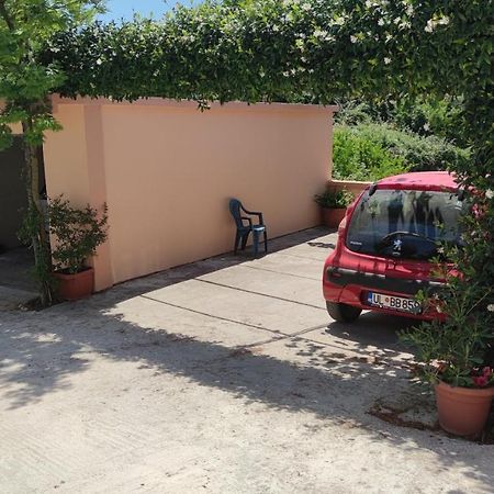 Appartamento Guest'S House "Lindi&Roni" Ulcinj Esterno foto