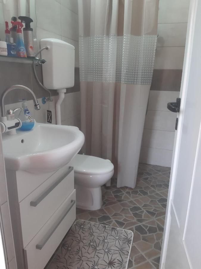 Appartamento Guest'S House "Lindi&Roni" Ulcinj Esterno foto